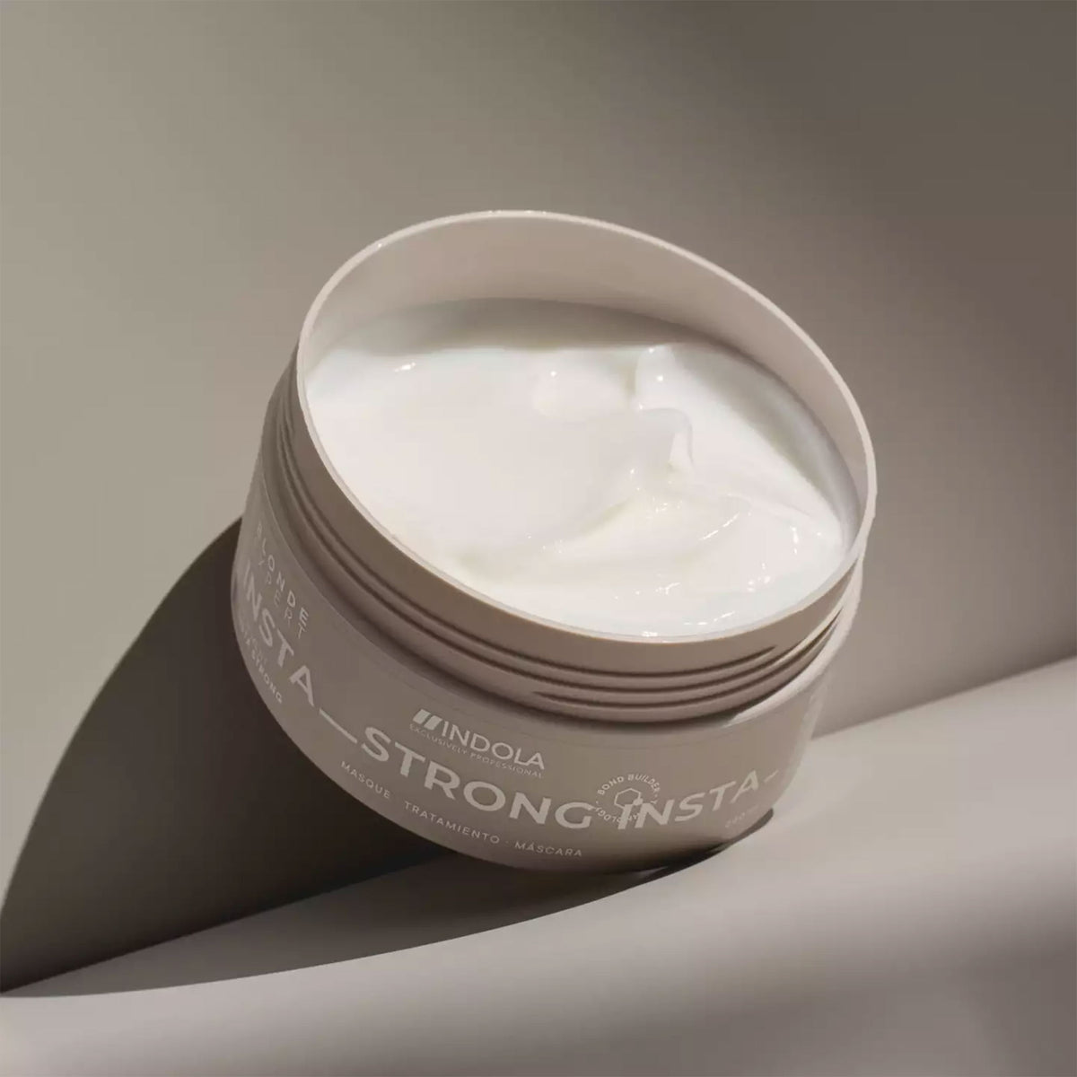 Indola BLONDE EXPERT Insta Strong Treatment 200ml