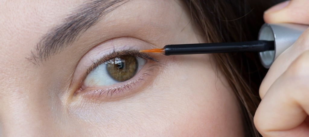 Resolving Brittle Eyelashes: Solutions for Stronger, Fuller Lashes